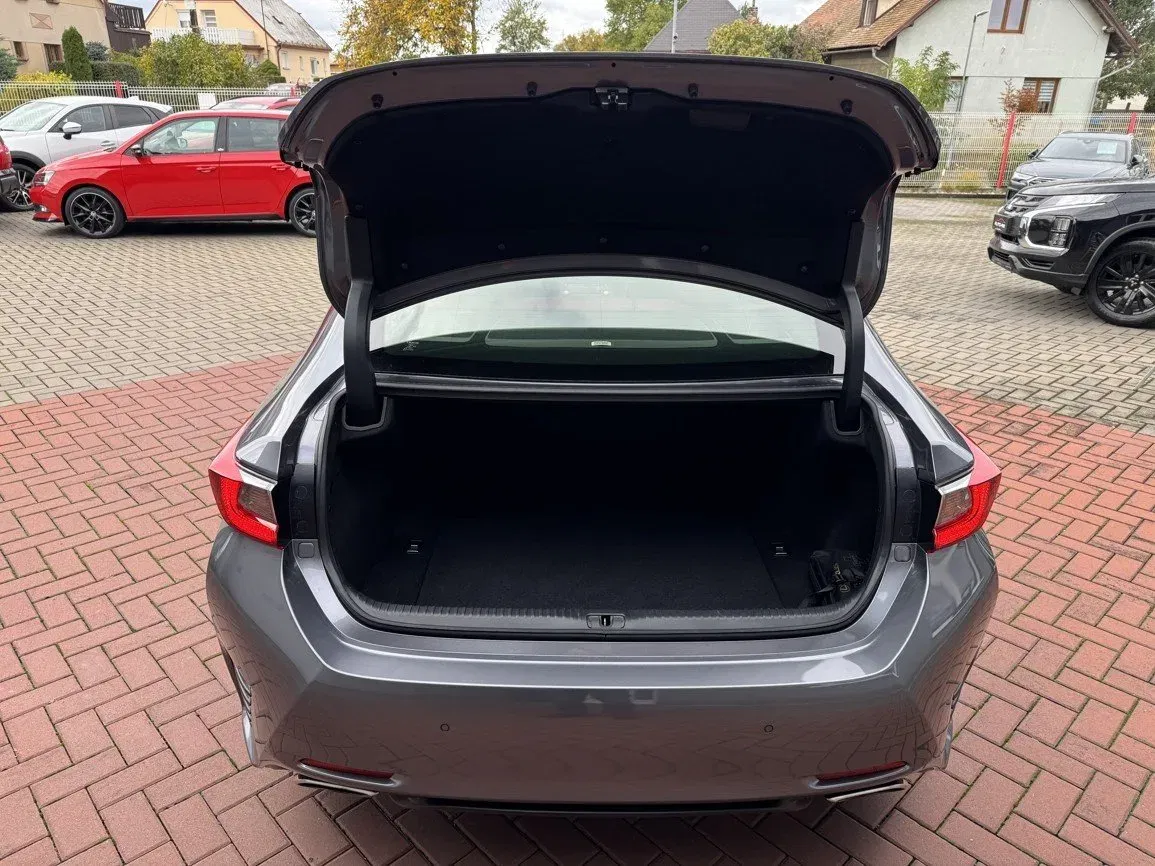 Lexus RC 300h - Náhled 26
