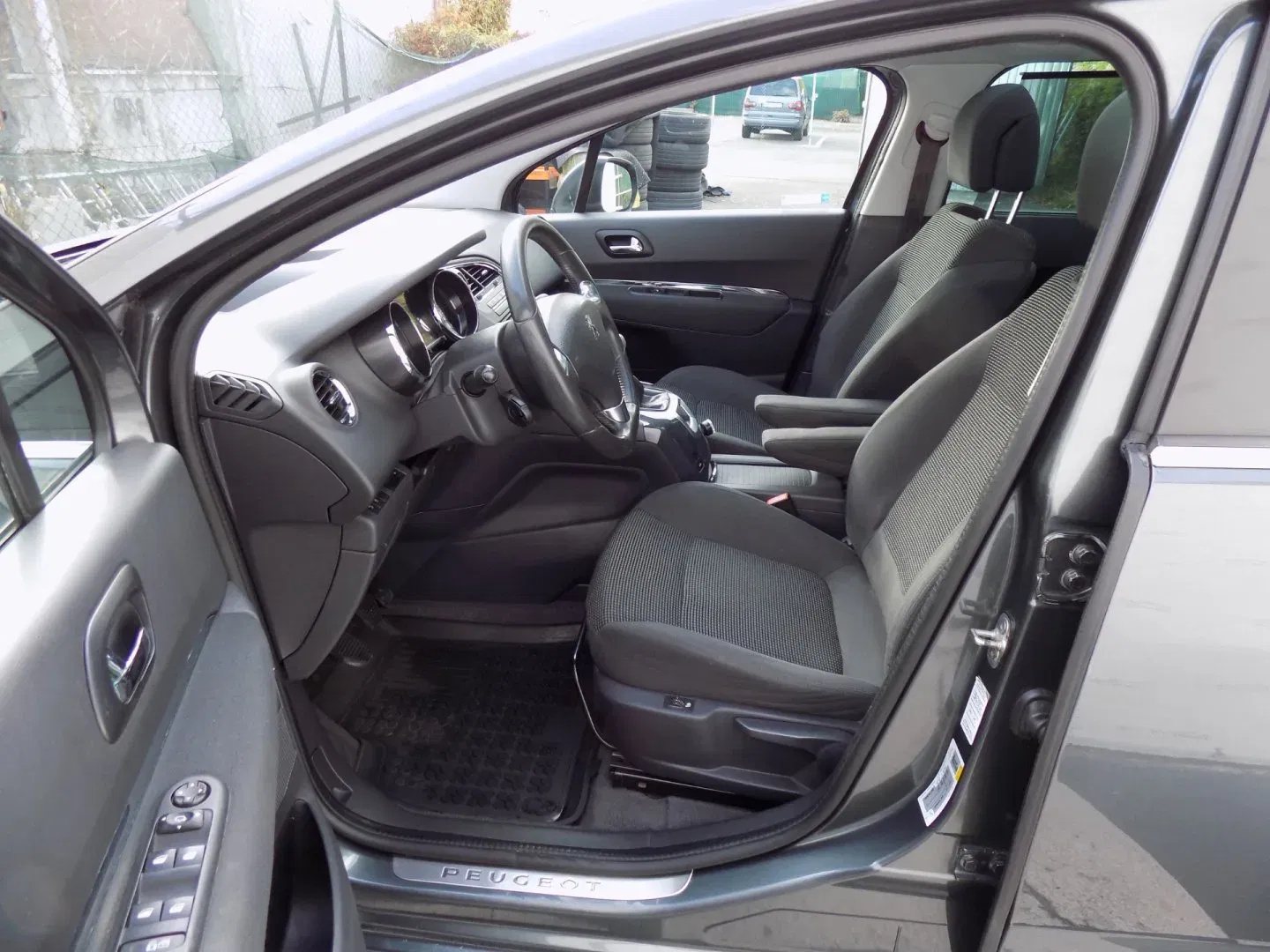Peugeot 5008 - Náhled 11
