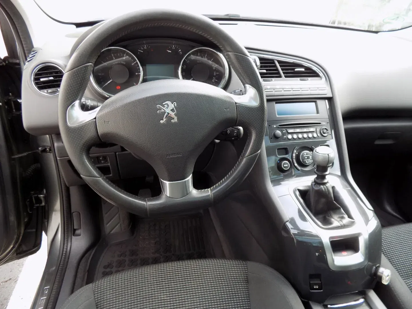 Peugeot 5008 - Náhled 25