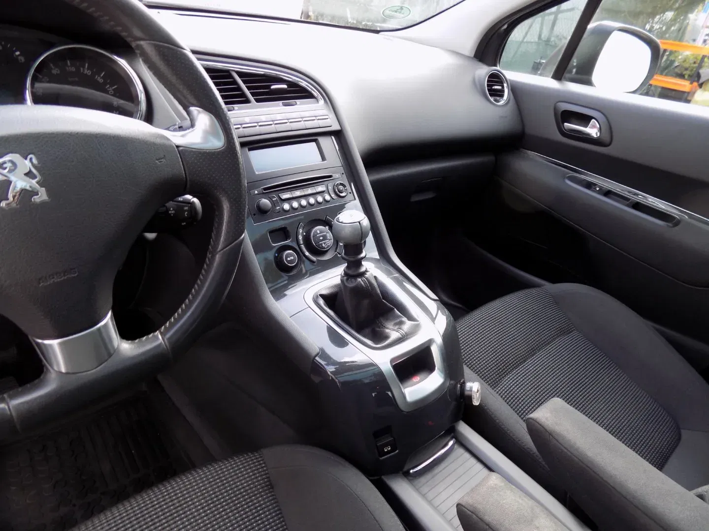 Peugeot 5008 - Náhled 26