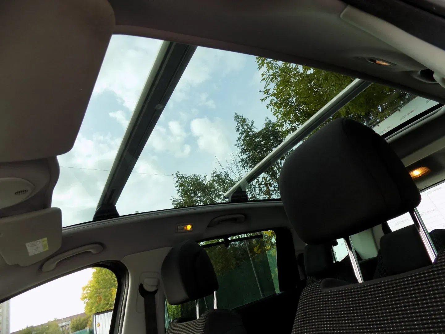 Peugeot 5008 - Náhled 33