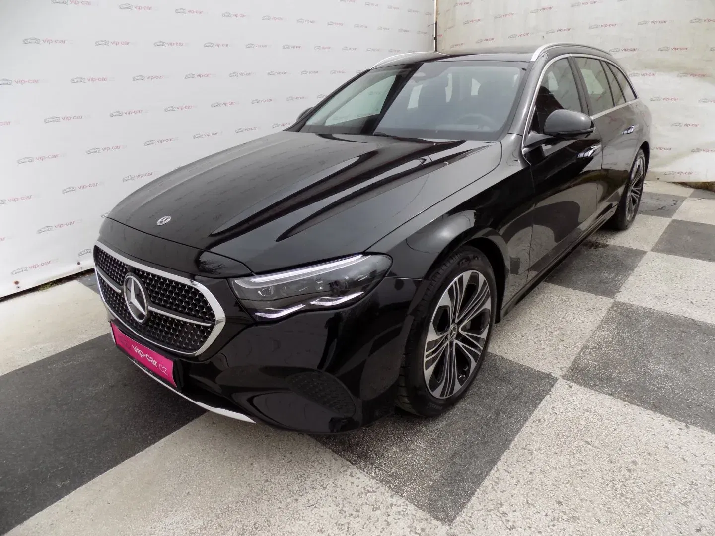 Mercedes-Benz Třídy E - Obrázek 1