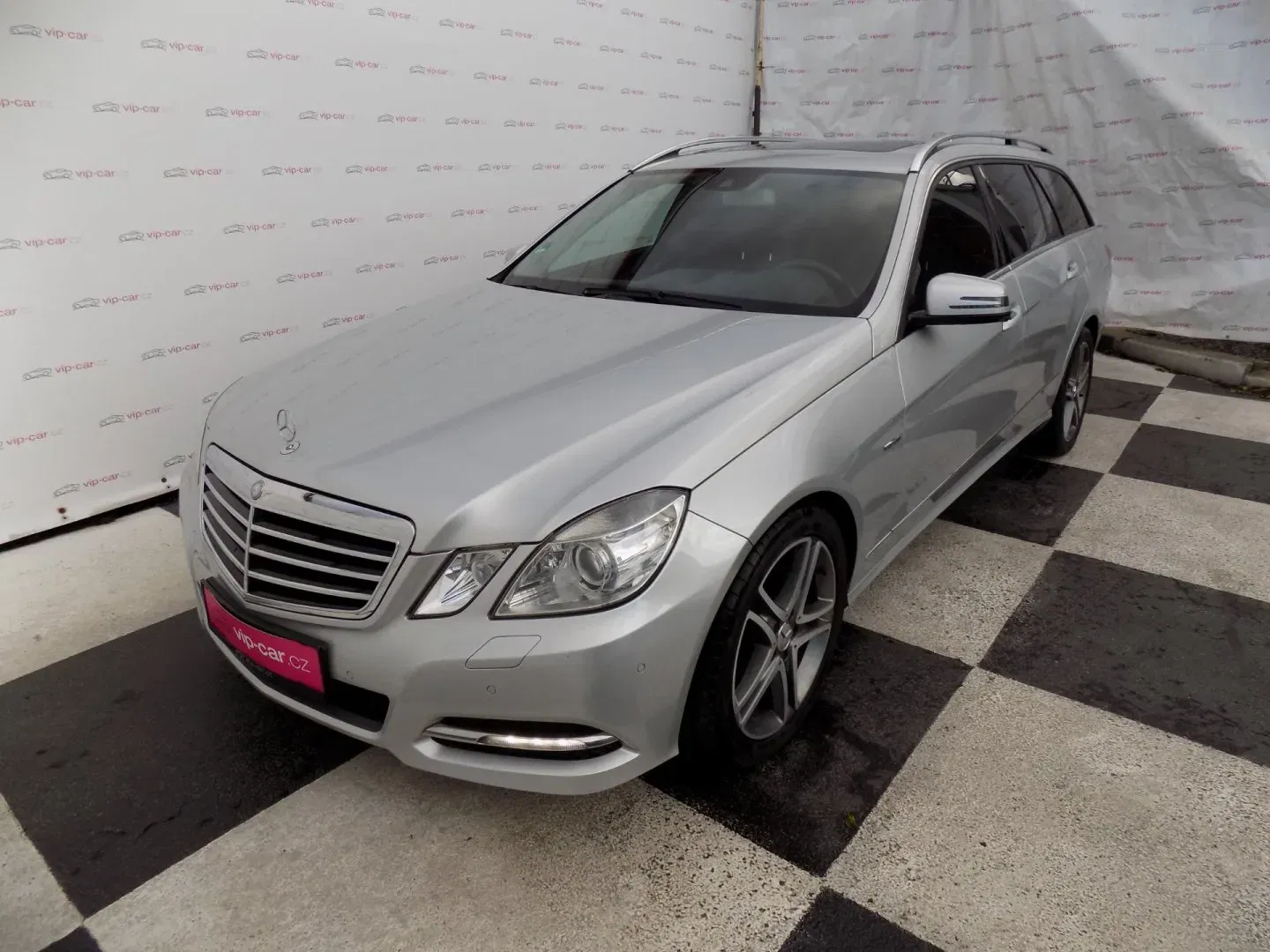 Mercedes-Benz Třídy E - Obrázek 1