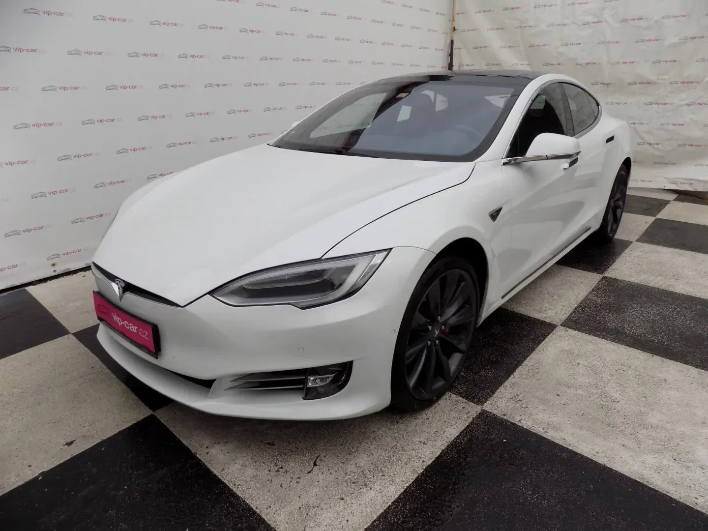 Tesla Model S - Obrázek 1