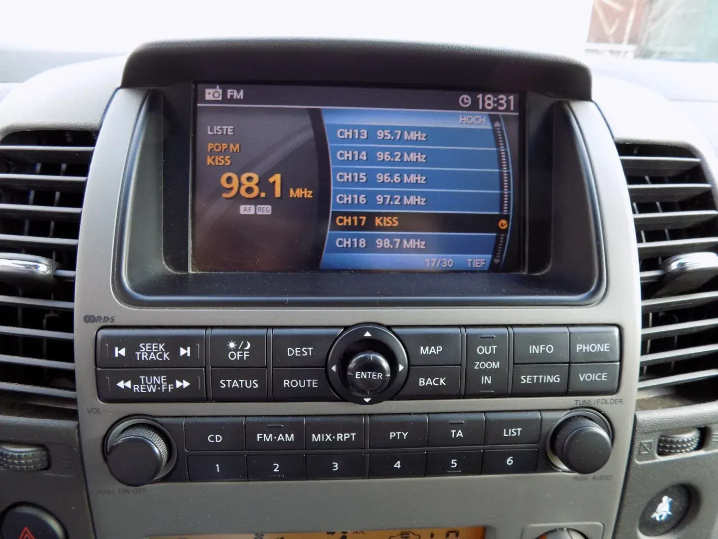 Nissan Pathfinder - Náhled 23