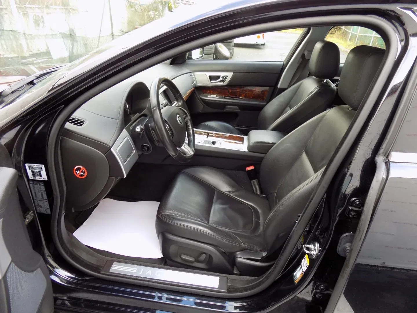 Jaguar XF - Náhled 12
