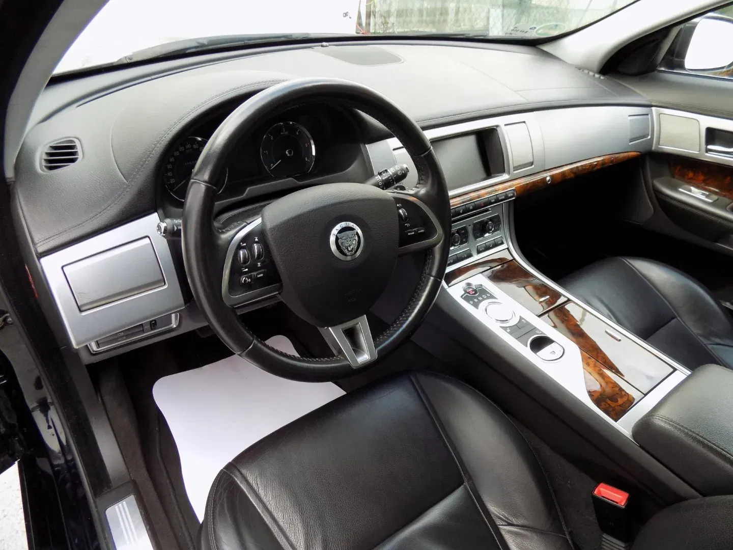 Jaguar XF - Náhled 13