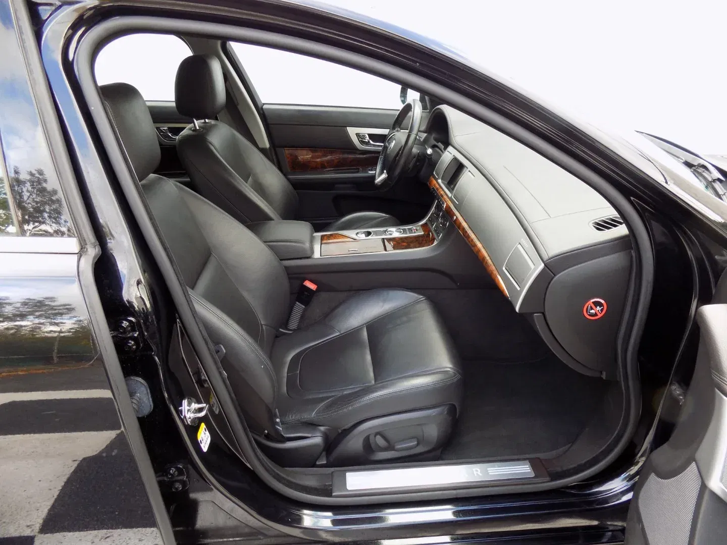 Jaguar XF - Náhled 15