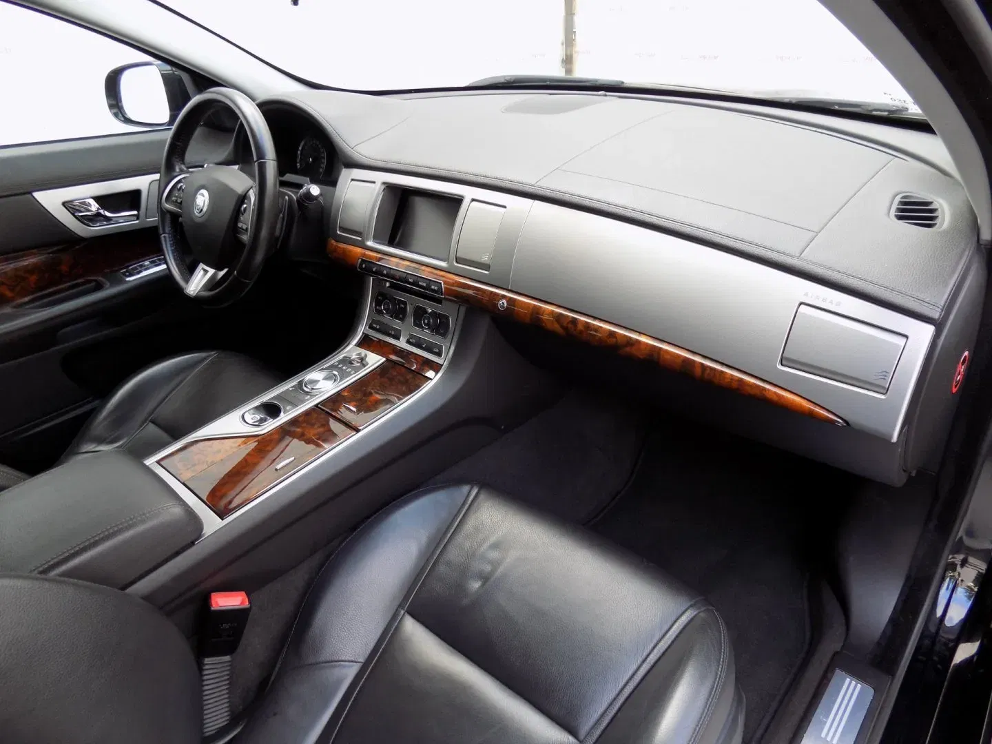Jaguar XF - Náhled 16
