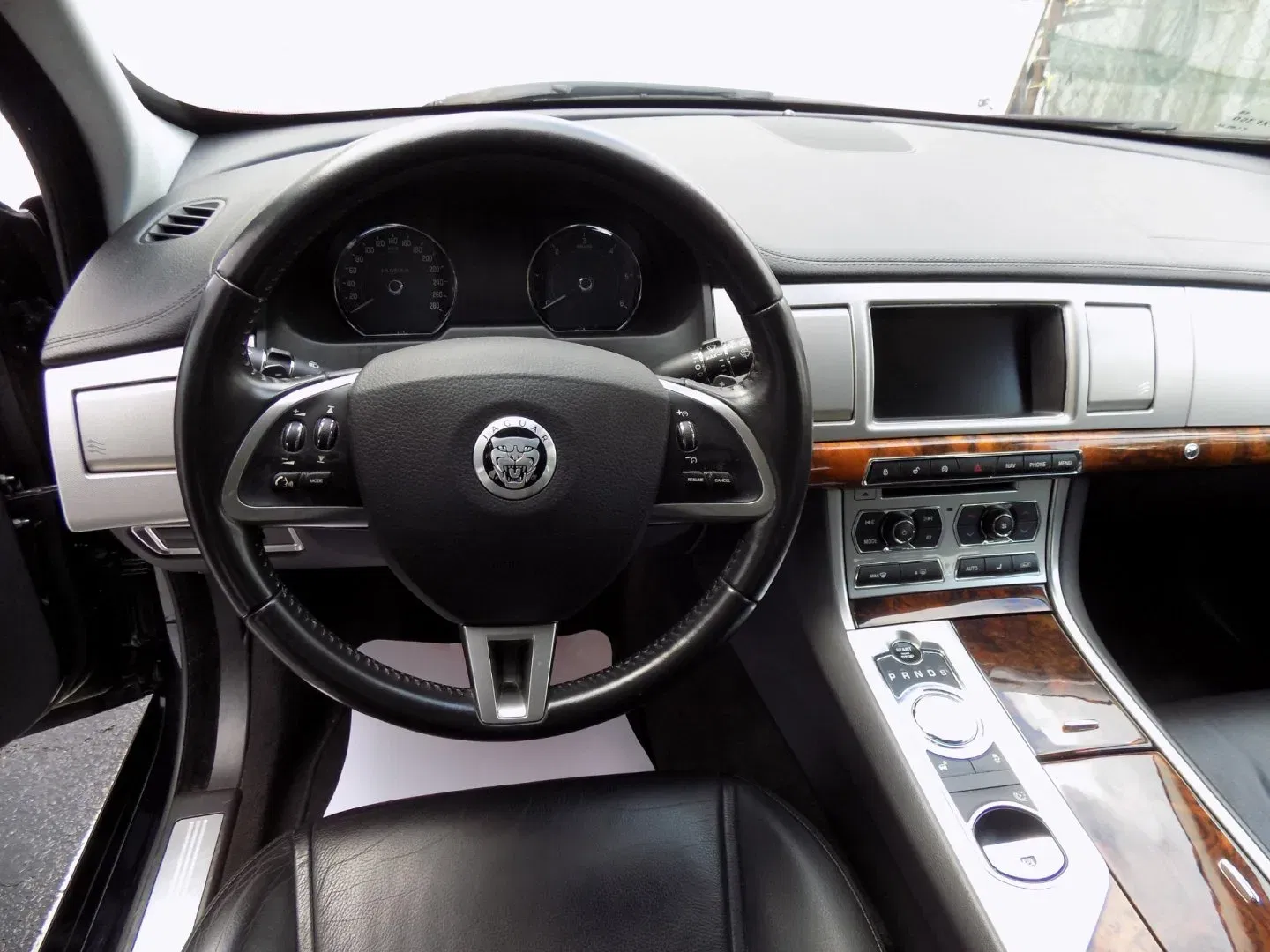 Jaguar XF - Náhled 23