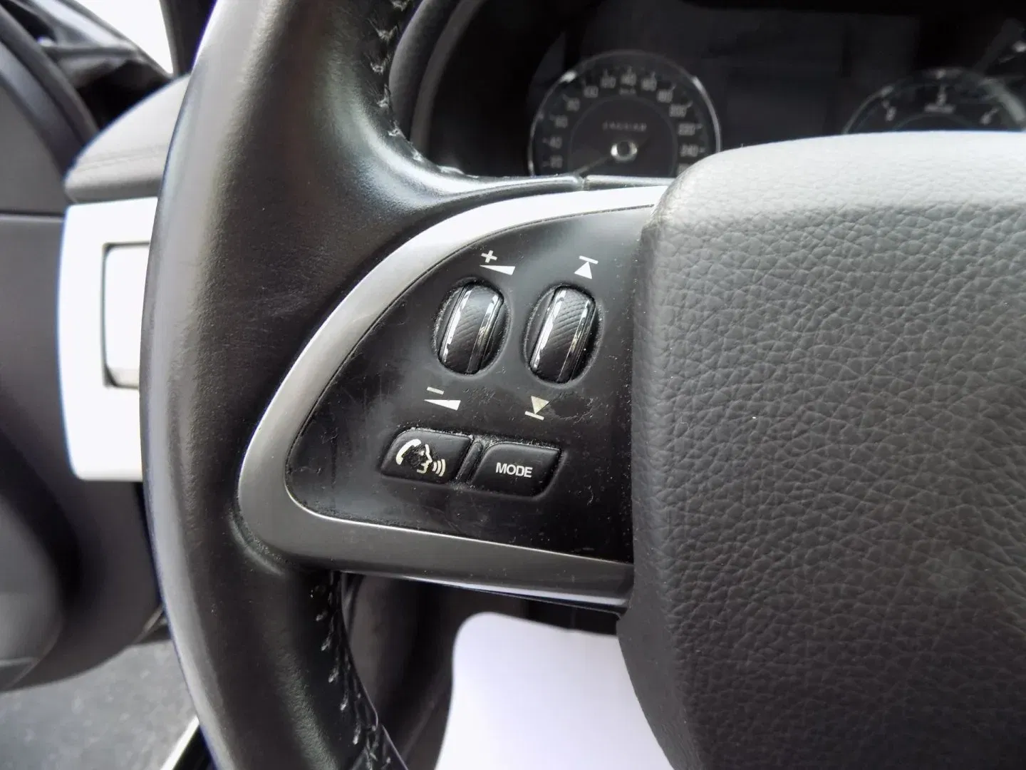 Jaguar XF - Náhled 25