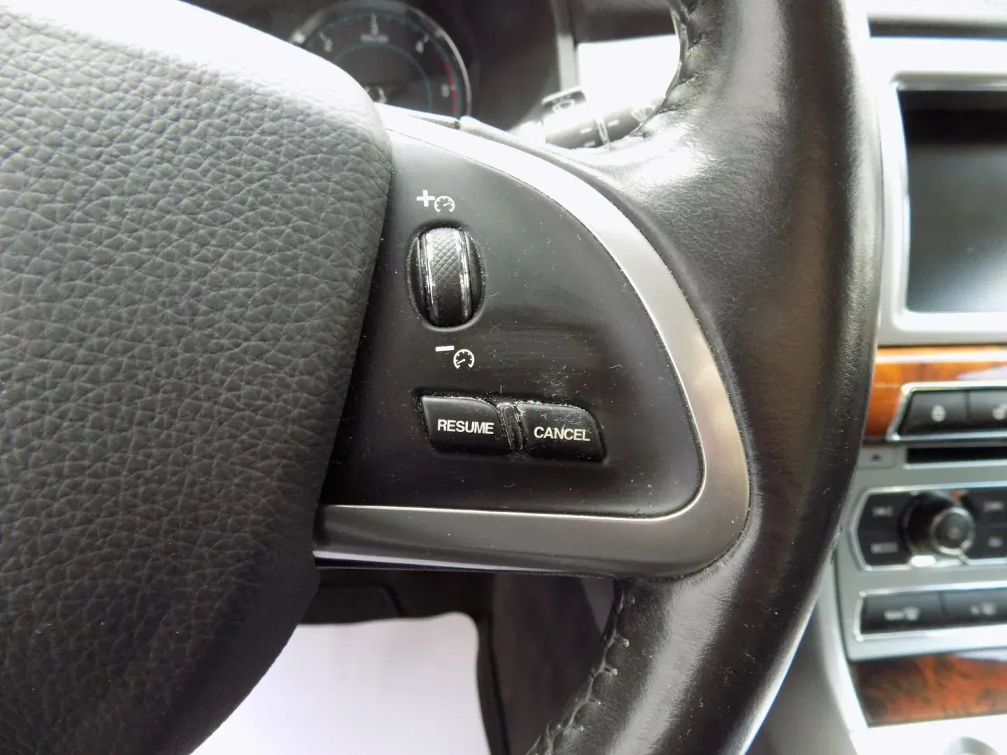 Jaguar XF - Náhled 28