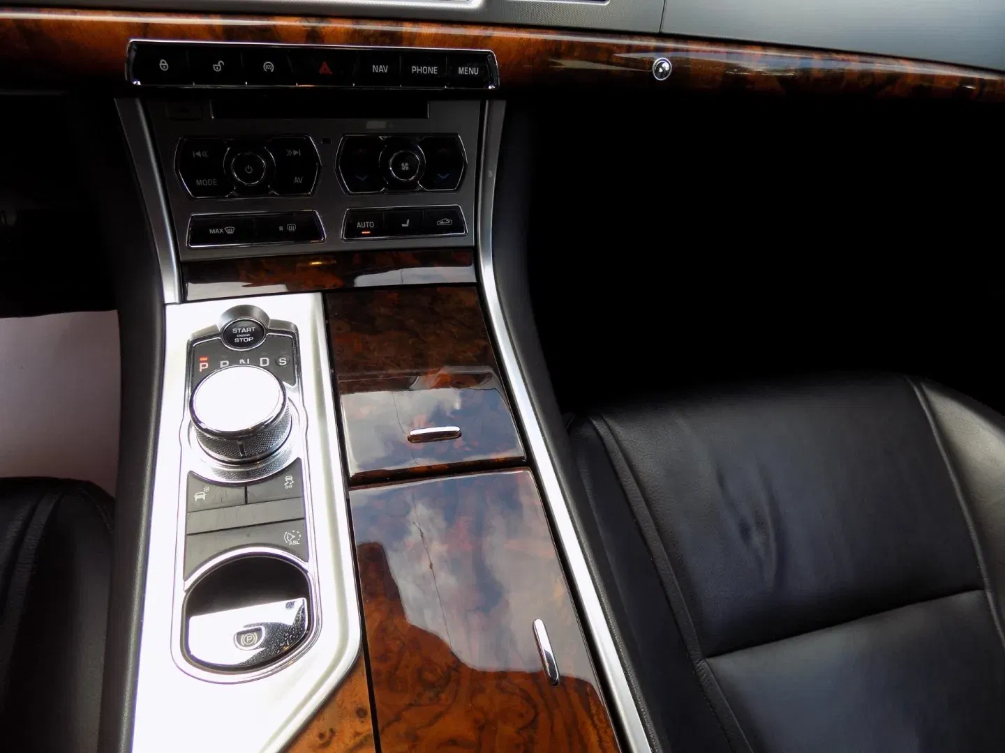 Jaguar XF - Náhled 30