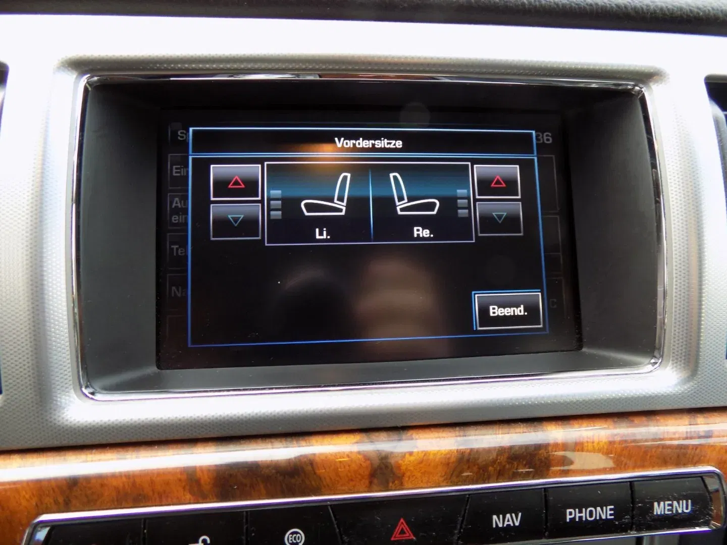 Jaguar XF - Náhled 33