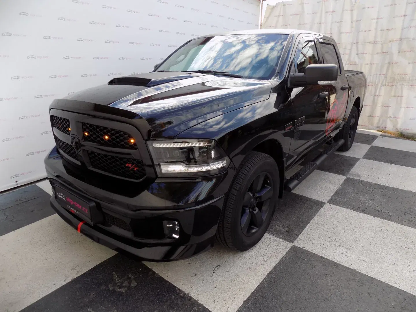 Dodge Ram 1500 - Obrázek 1
