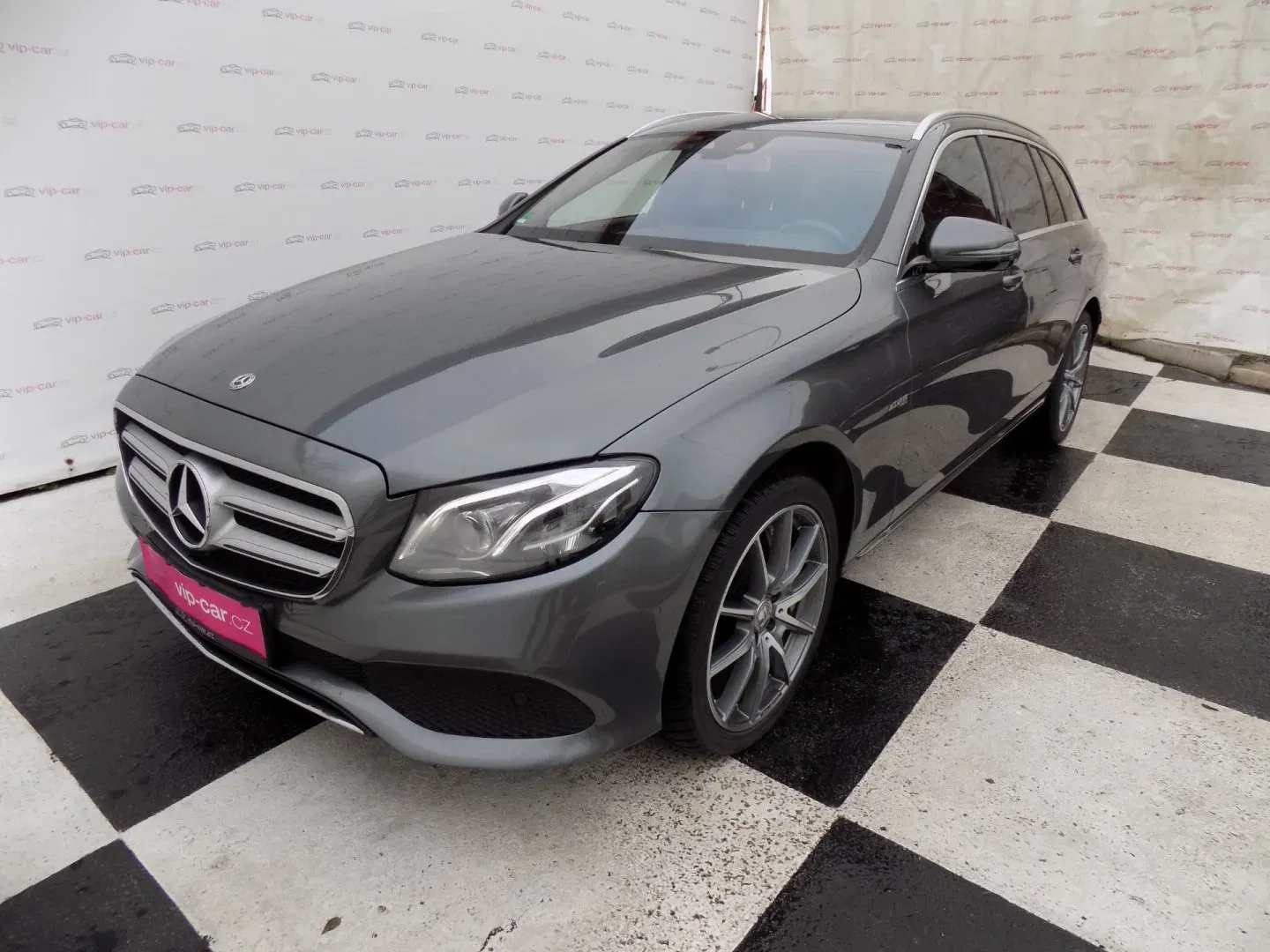 Mercedes-Benz Třídy E - Obrázek 1