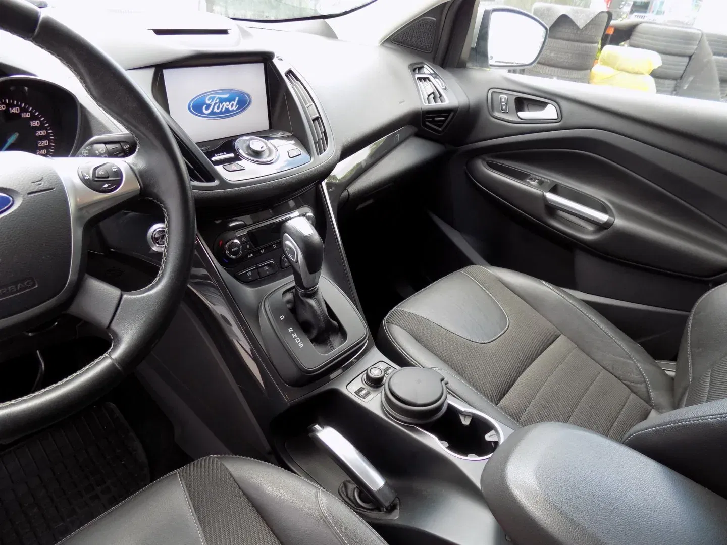Ford Kuga - Náhled 26