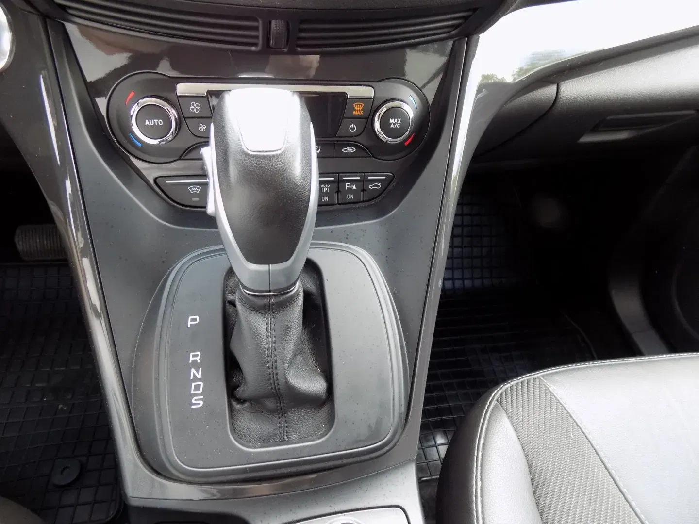 Ford Kuga - Náhled 34