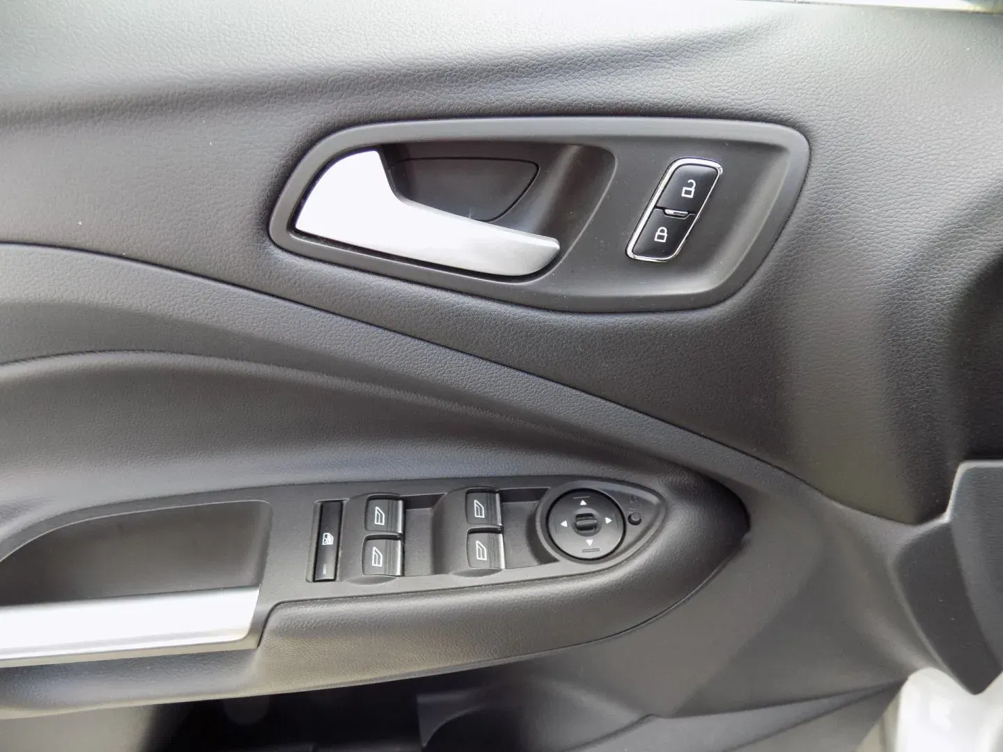 Ford Kuga - Náhled 22