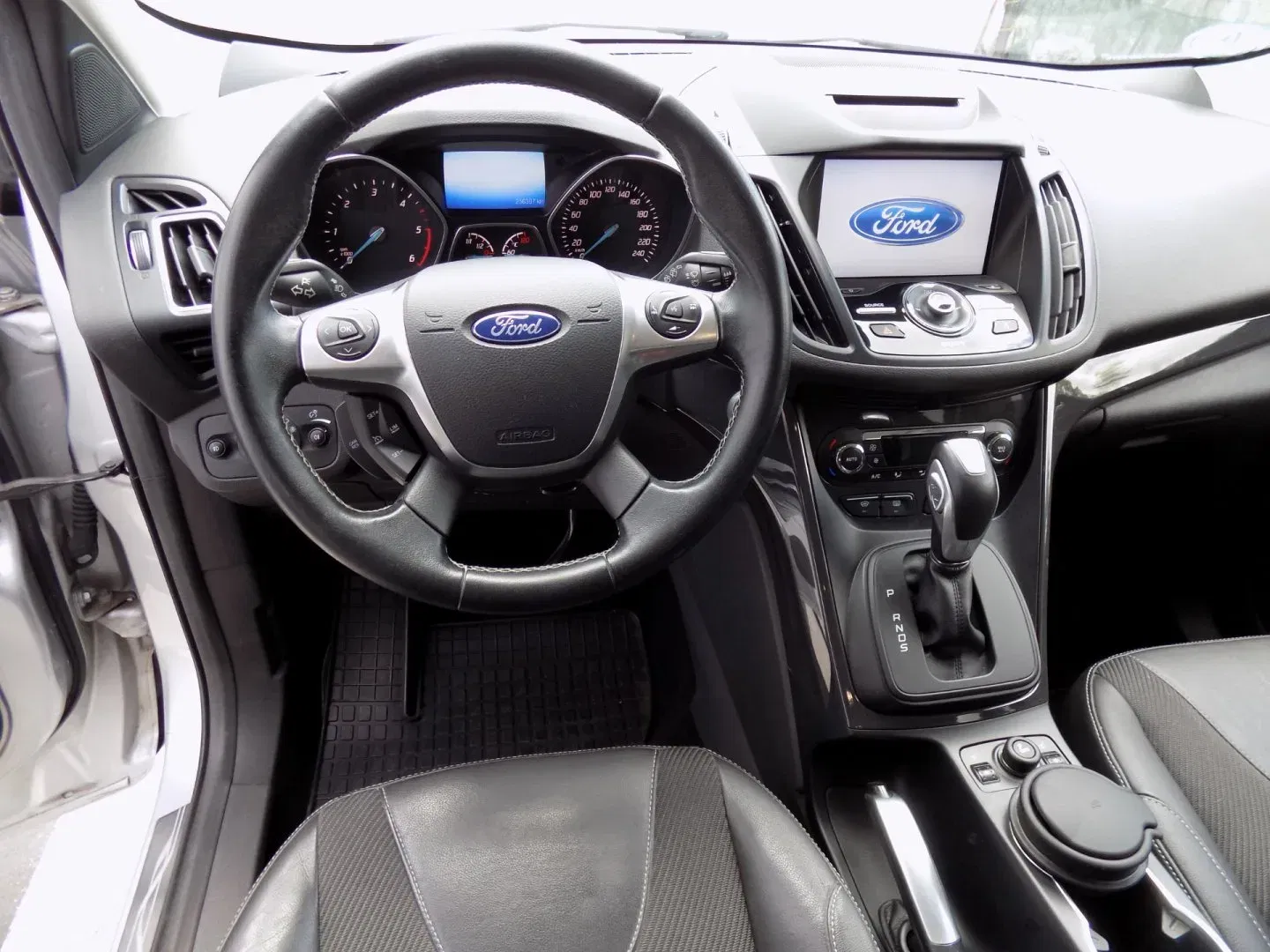 Ford Kuga - Náhled 25