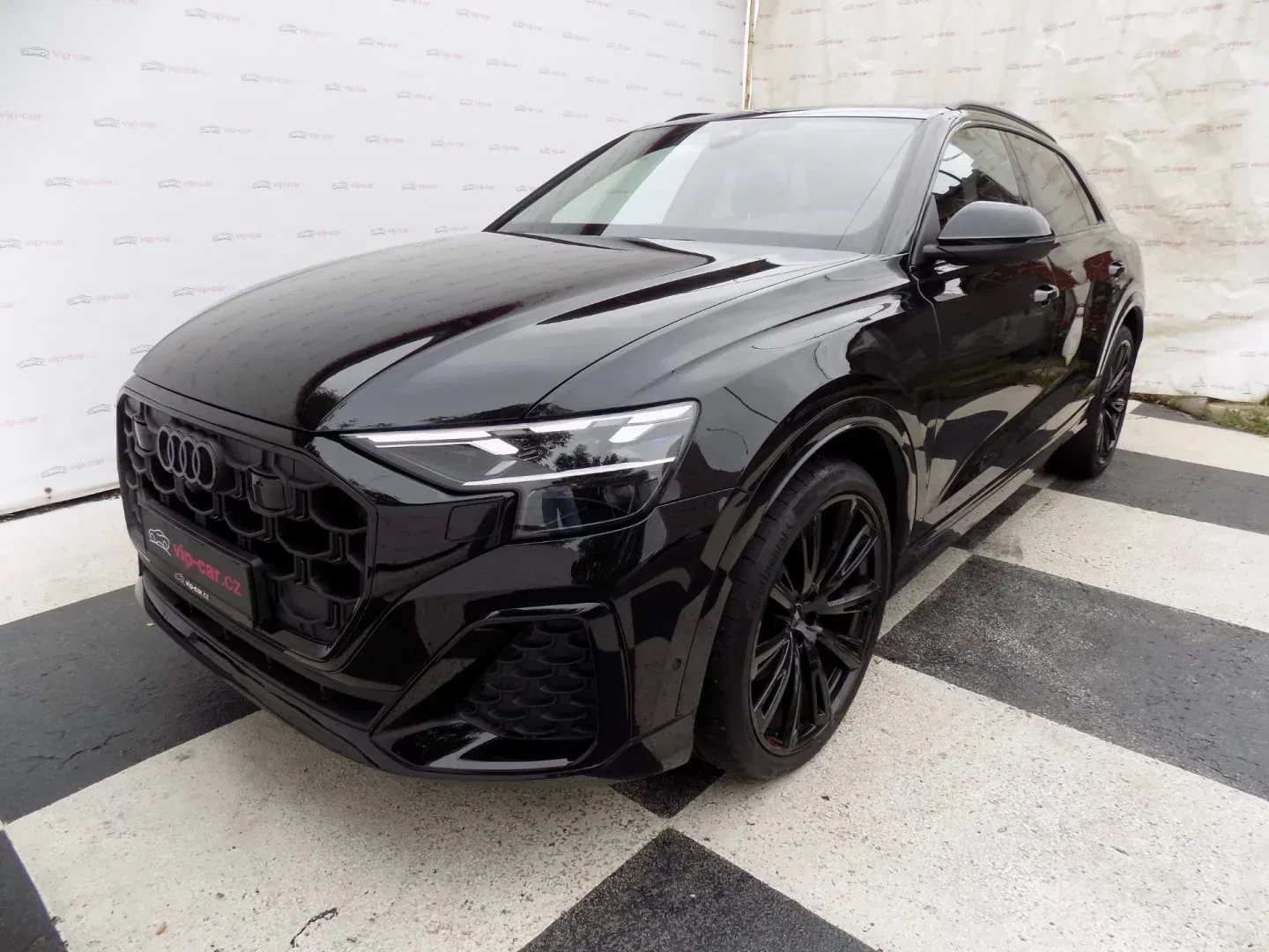 Audi Q8 - Obrázek 1