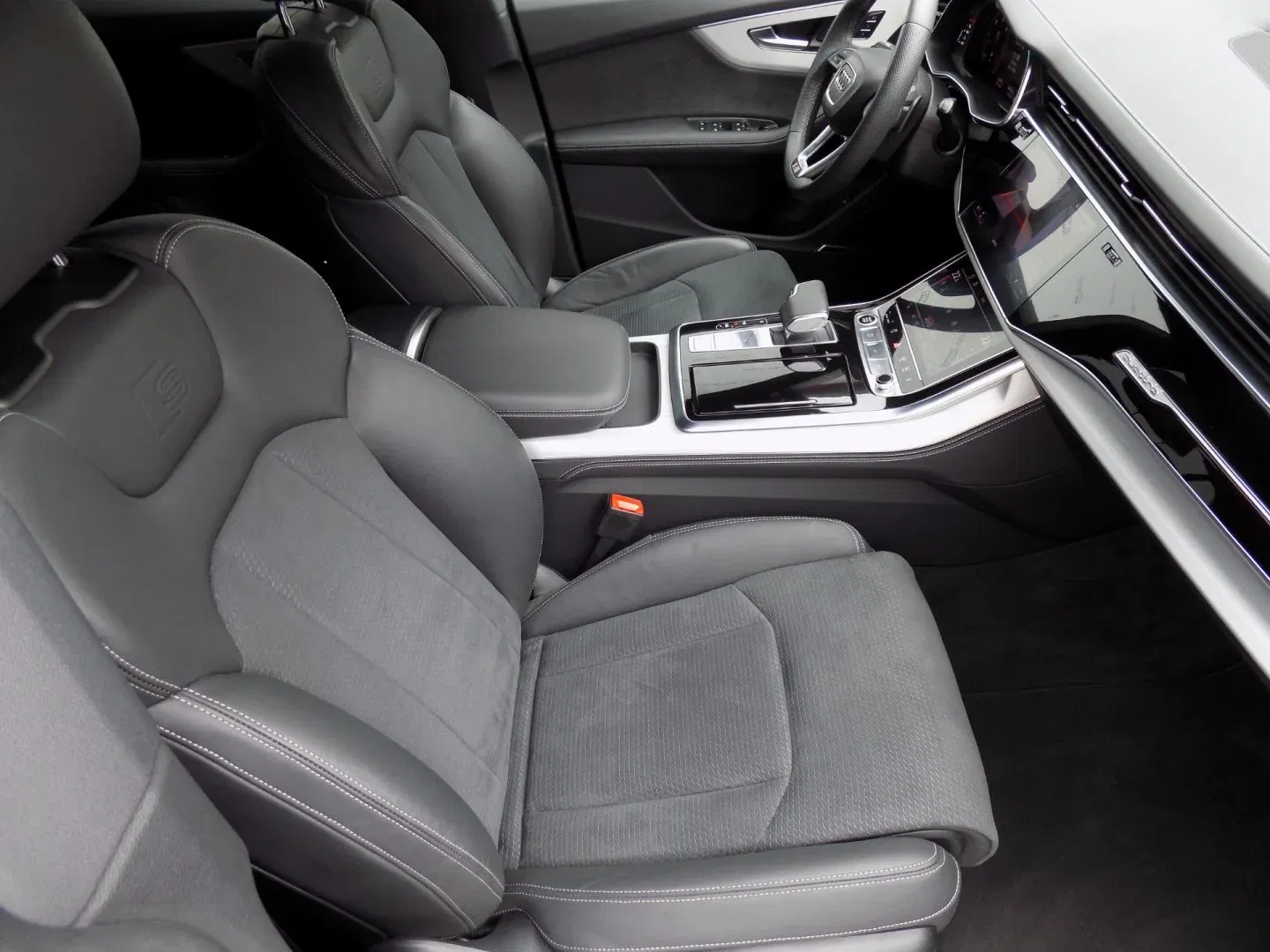 Audi Q8 - Náhled 15