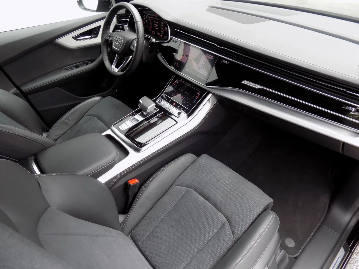 Audi Q8 - Náhled 17