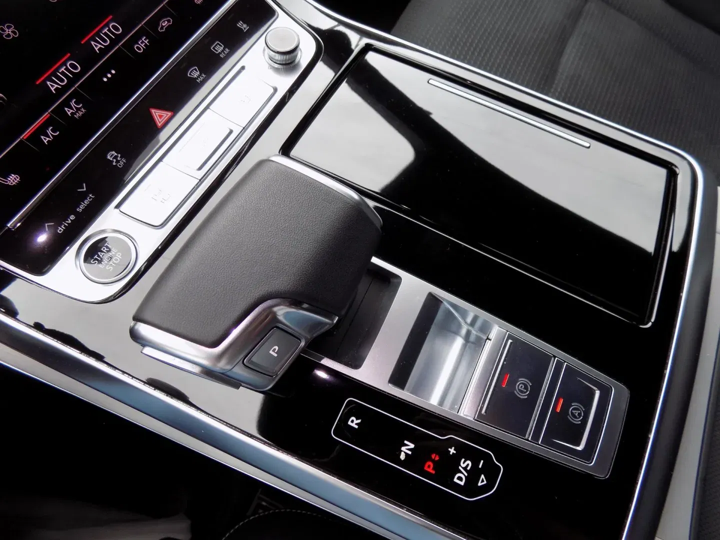Audi Q8 - Náhled 33