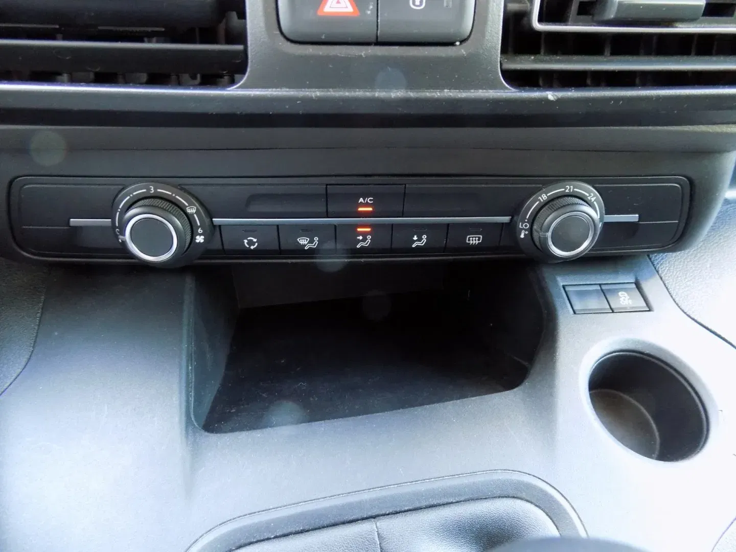 Peugeot Rifter - Náhled 27