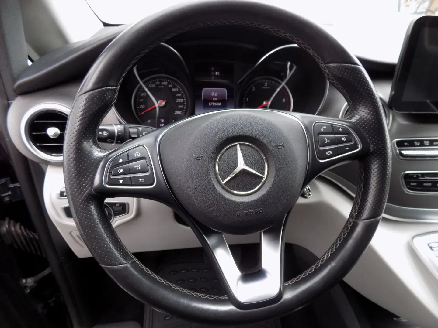Mercedes-Benz Třídy V - Náhled 26