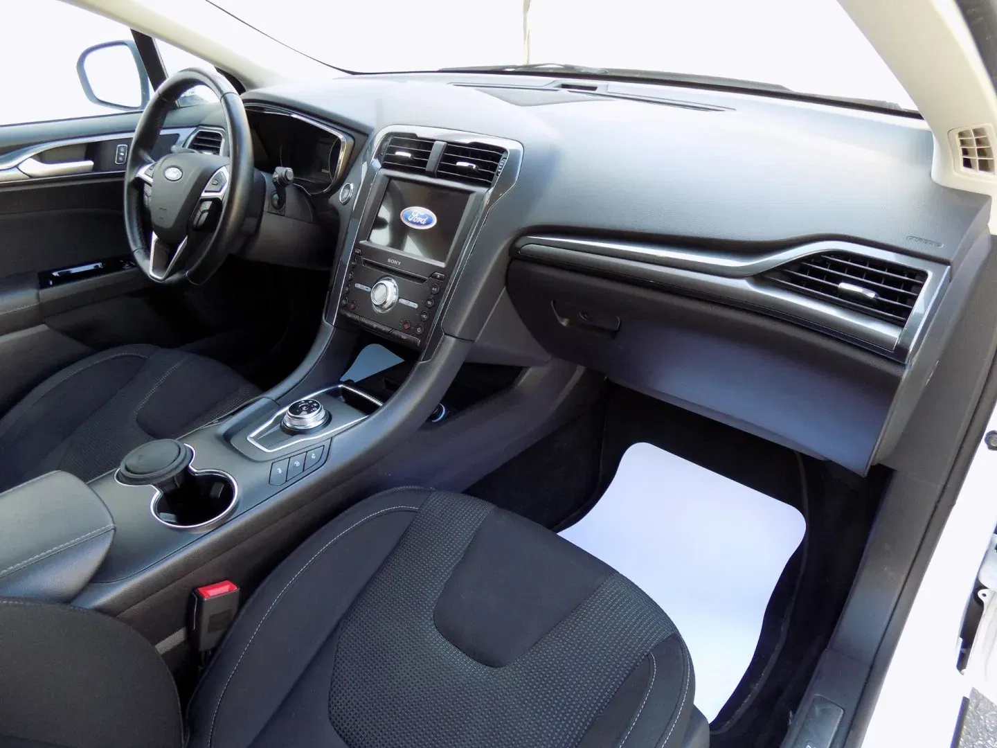 Ford Mondeo - Náhled 17