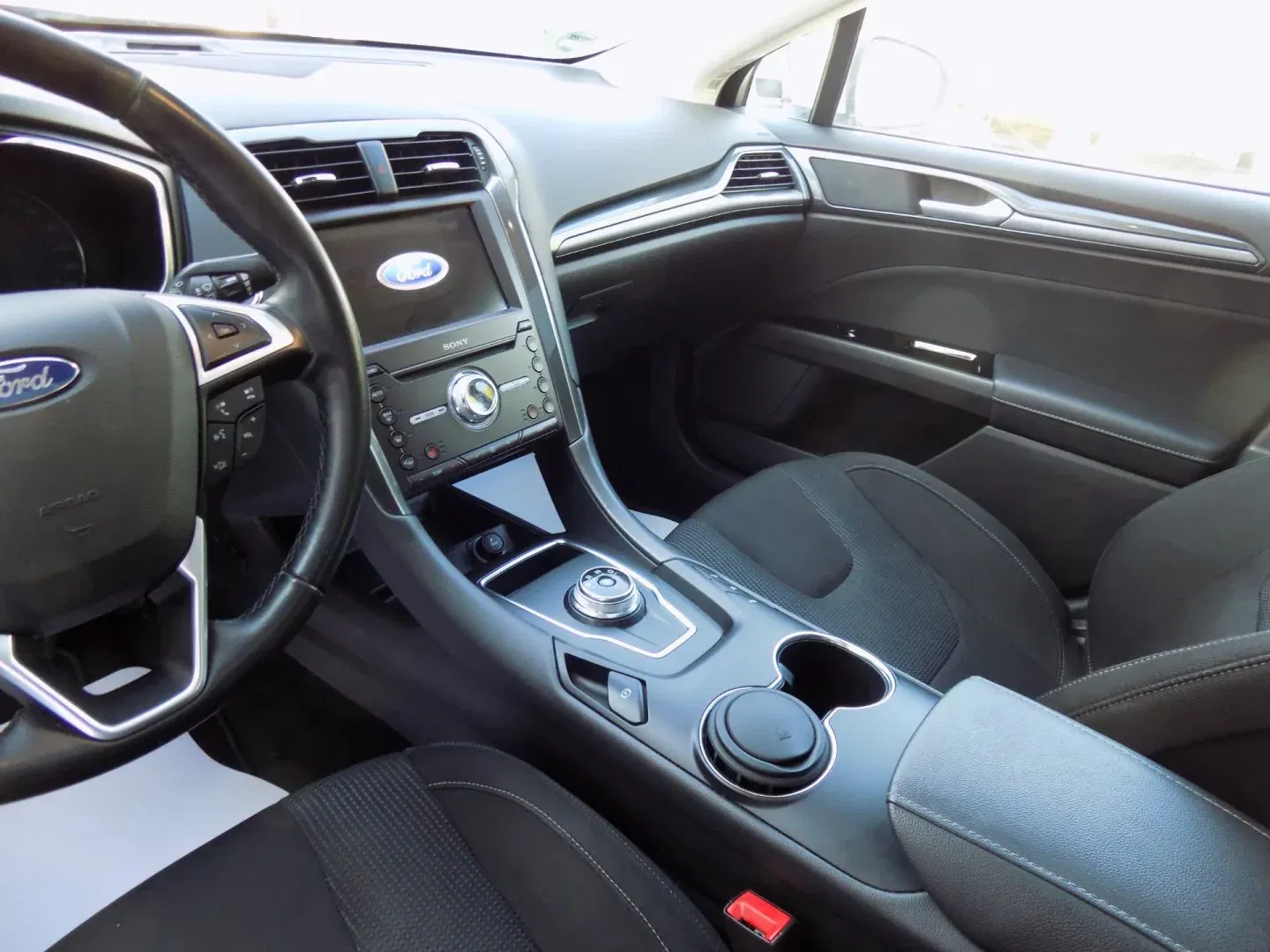 Ford Mondeo - Náhled 25