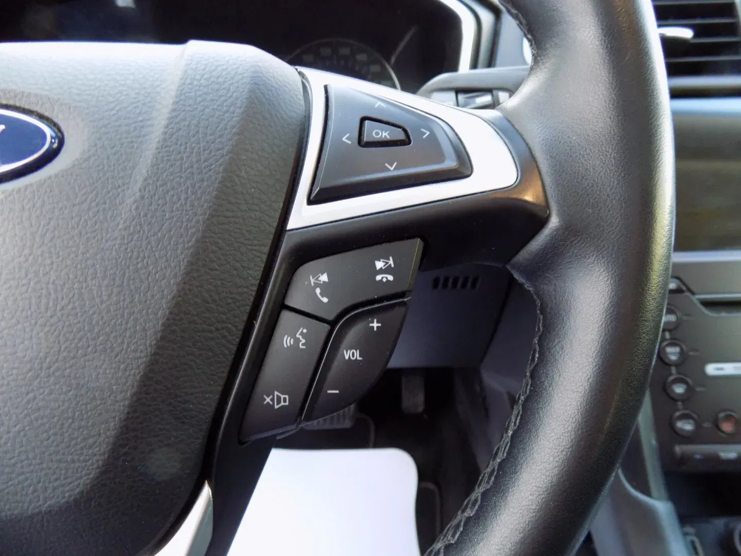 Ford Mondeo - Náhled 29