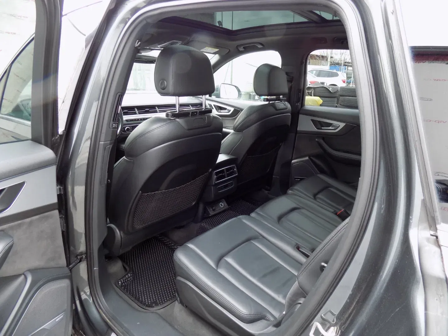 Audi Q7 - Náhled 11