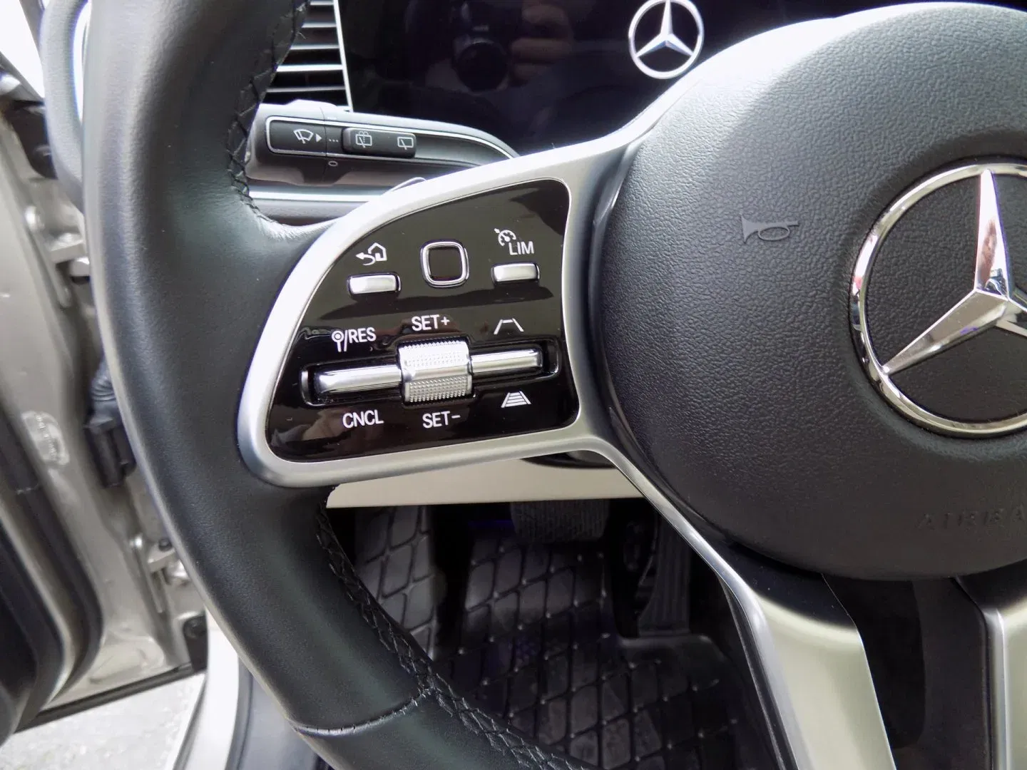 Mercedes-Benz GLE - Náhled 28