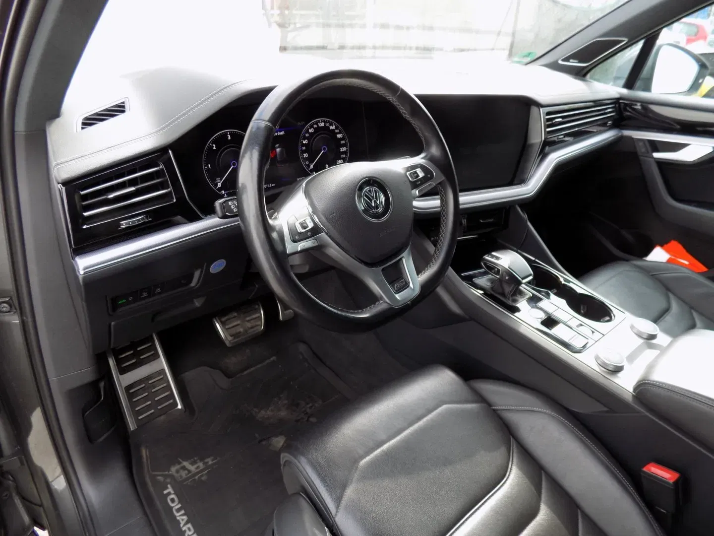 Volkswagen Touareg - Náhled 14