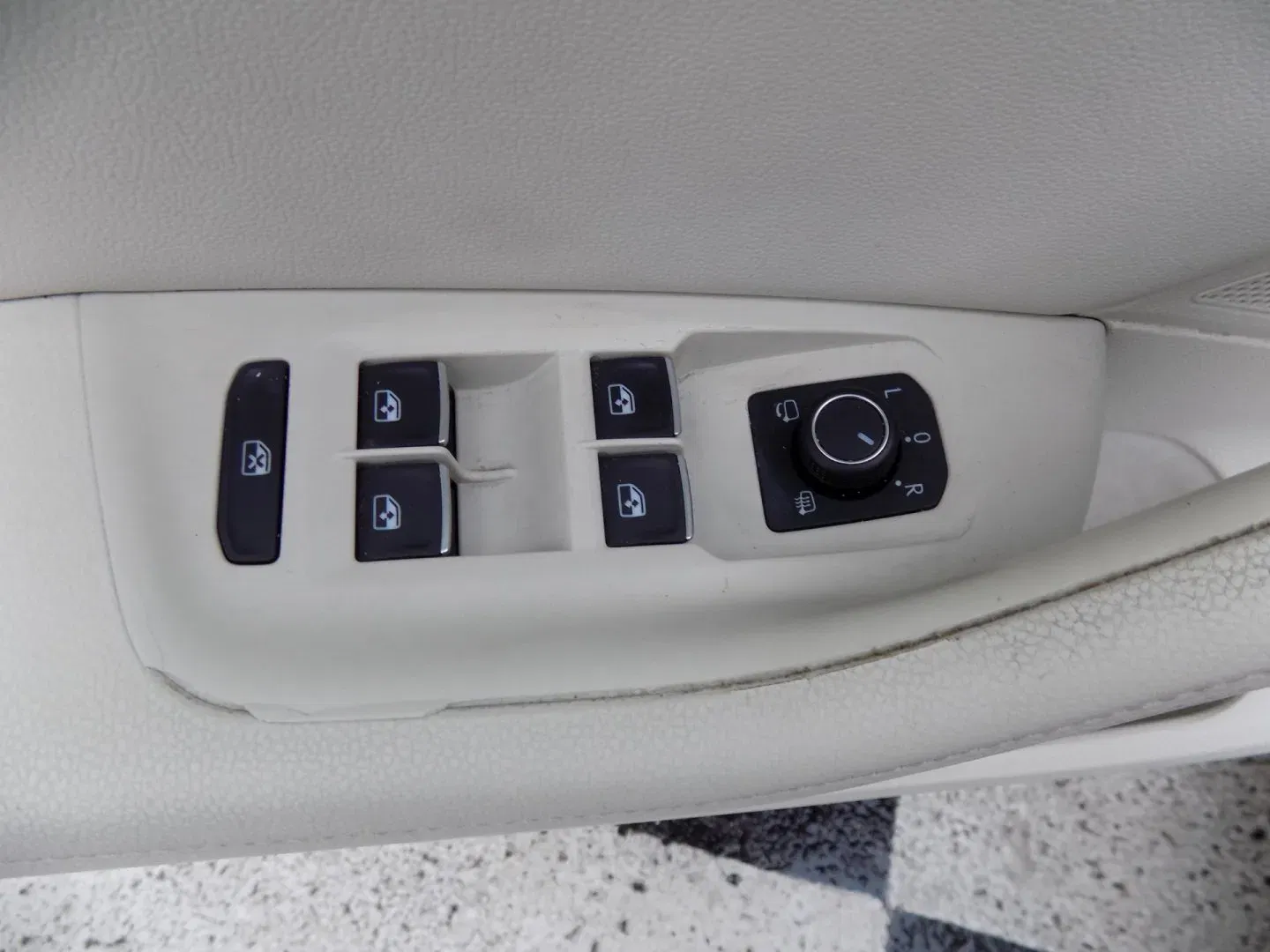 Volkswagen Passat - Náhled 21