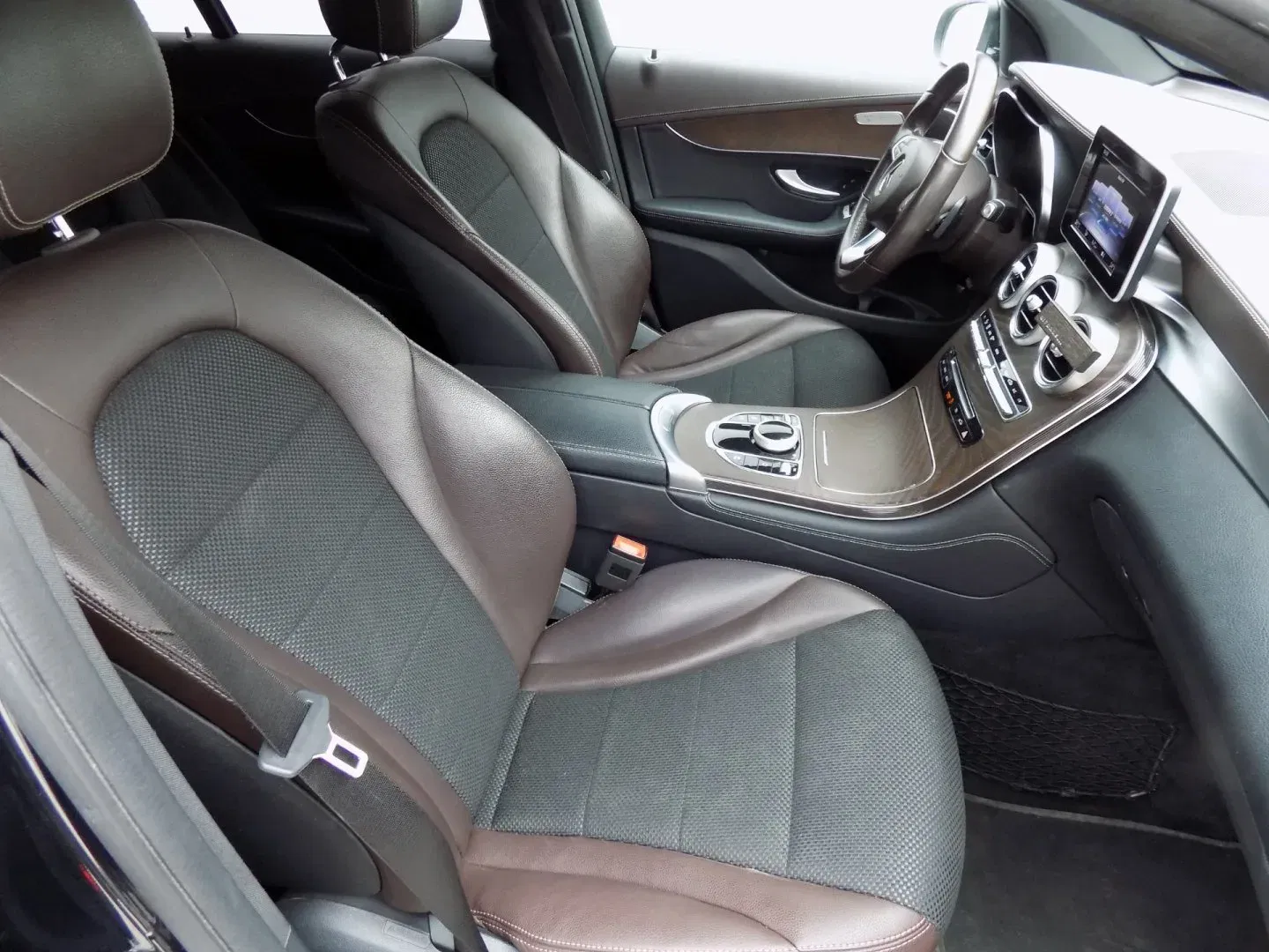 Mercedes-Benz GLC - Náhled 14