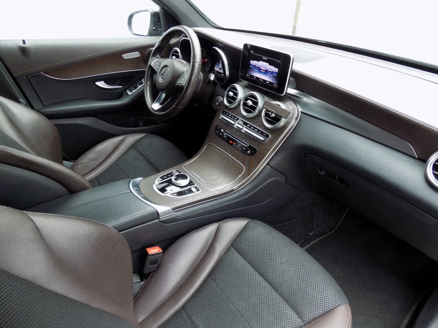 Mercedes-Benz GLC - Náhled 16