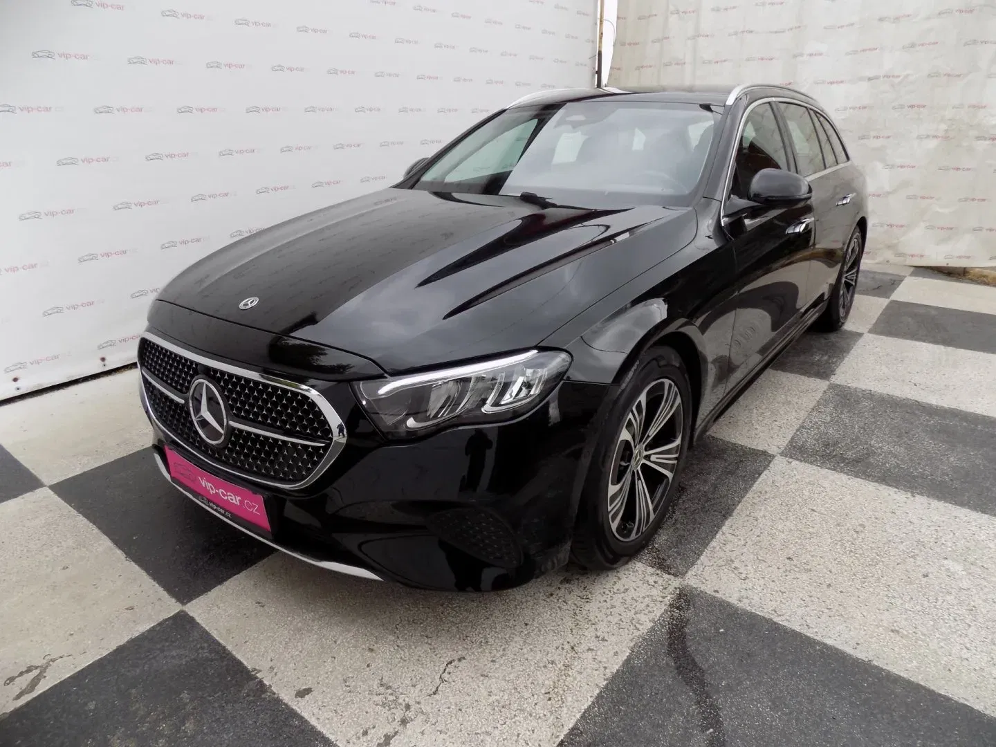 Mercedes-Benz Třídy E - Obrázek 1