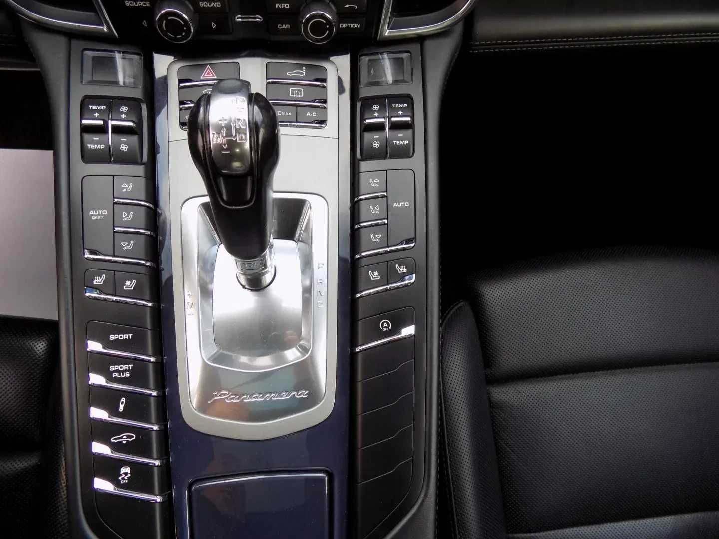 Porsche Panamera - Náhled 32