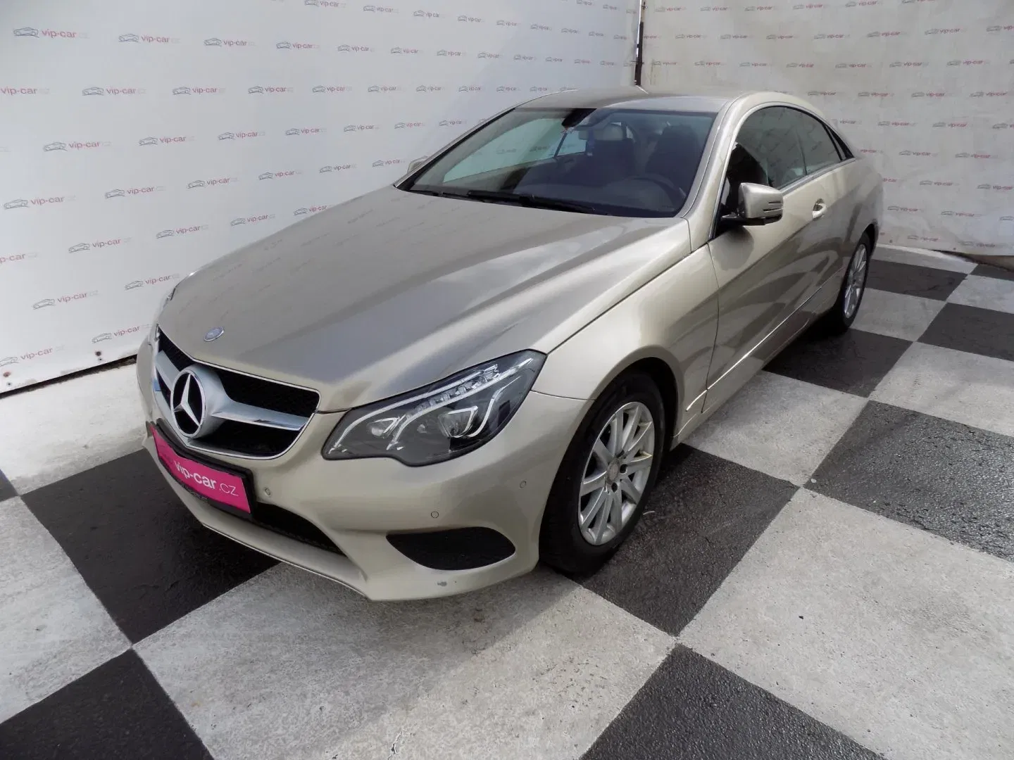 Mercedes-Benz Třídy E - Obrázek 1