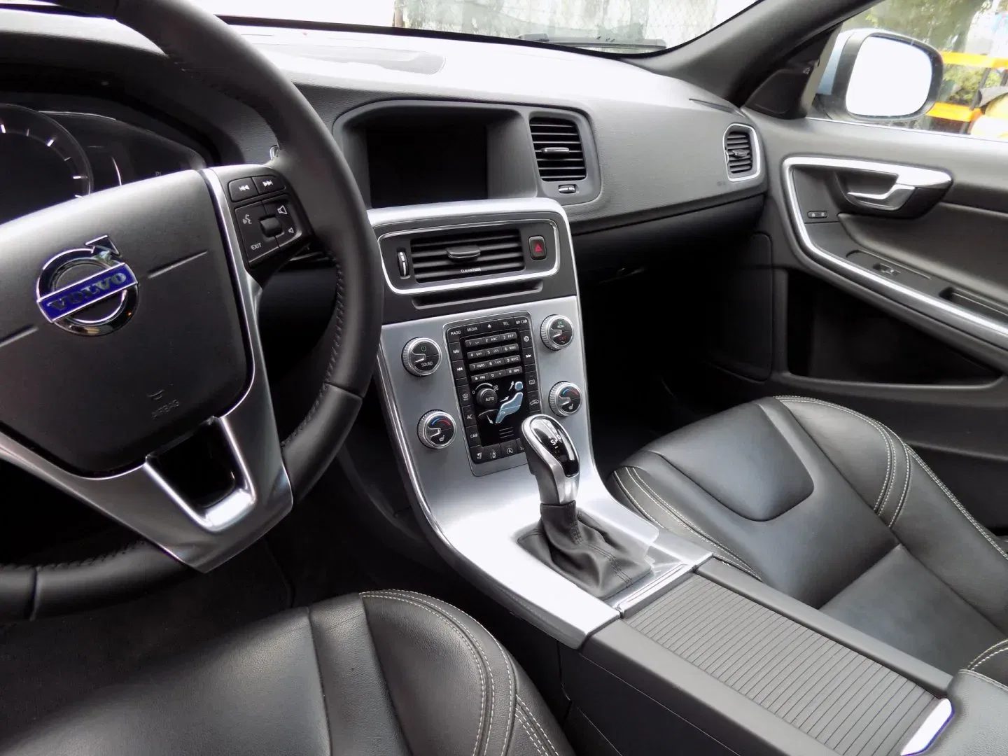 Volvo V60 - Náhled 25