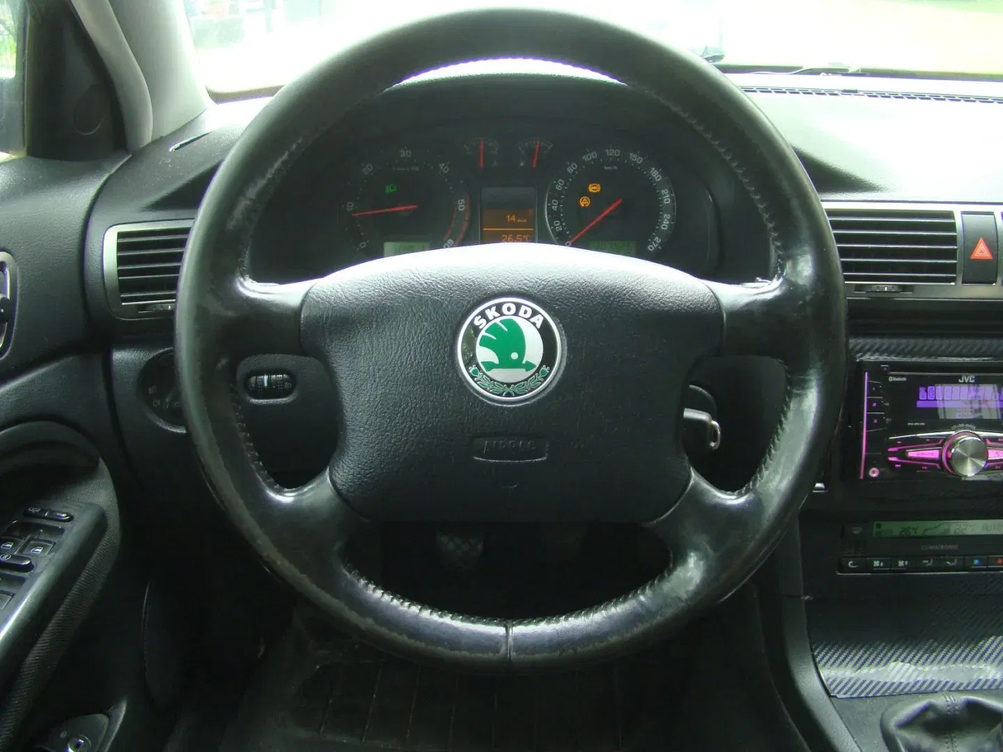 Škoda Superb - Náhled 16