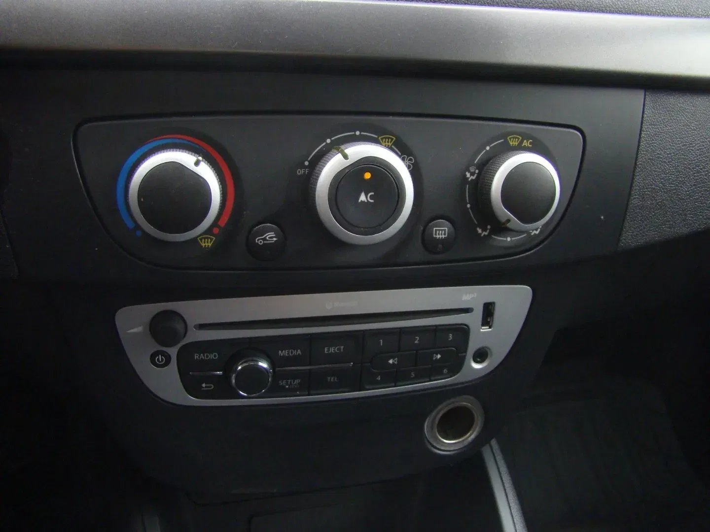 Renault Fluence - Náhled 17