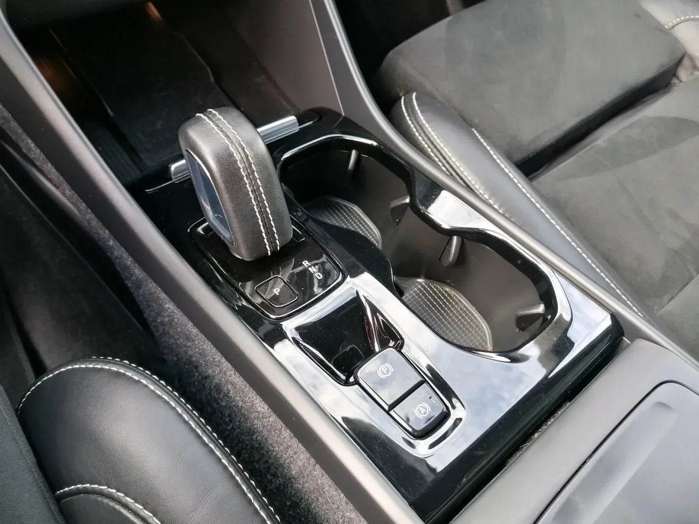 Volvo XC40 - Náhled 13