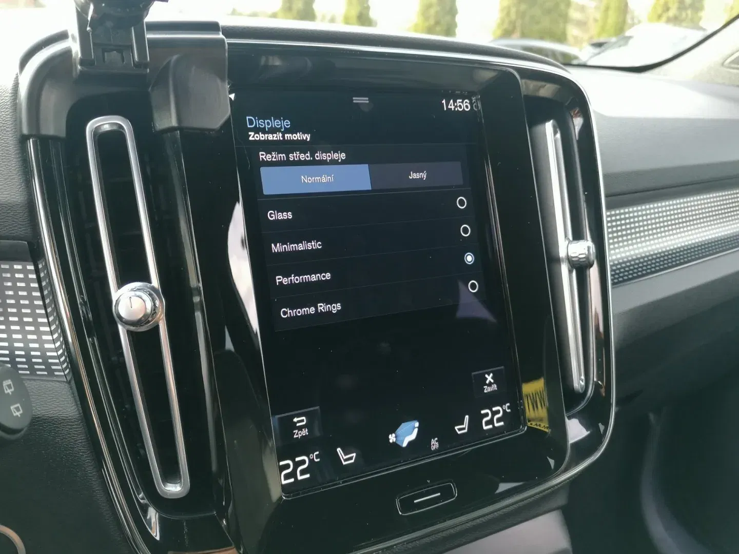 Volvo XC40 - Náhled 16