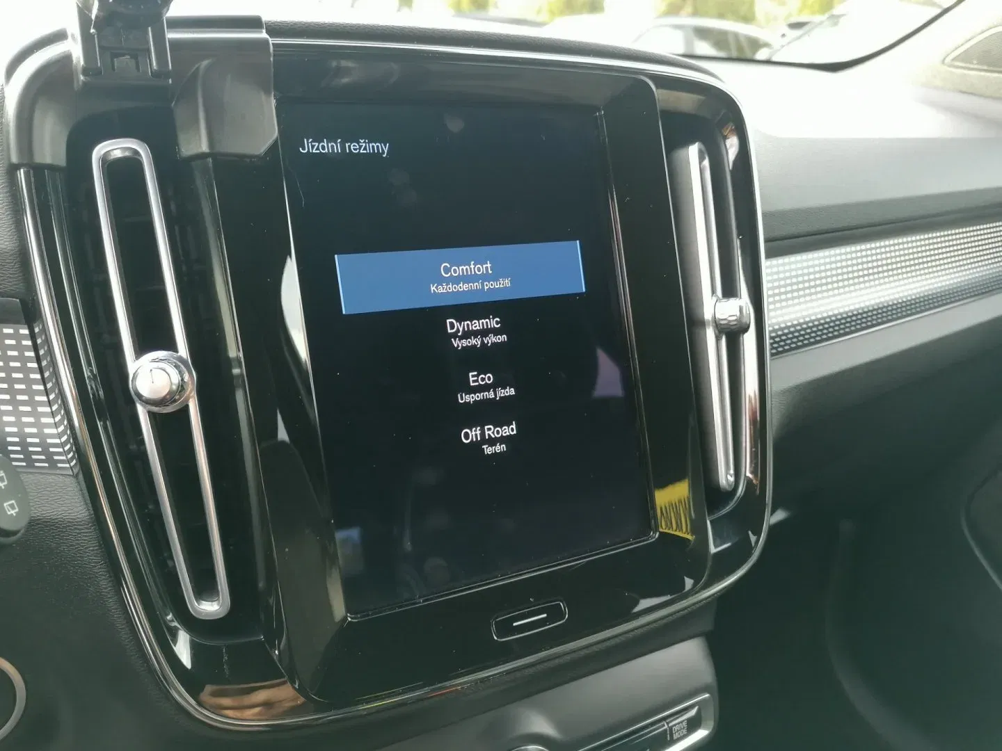 Volvo XC40 - Náhled 17