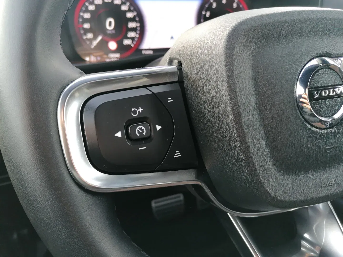 Volvo XC40 - Náhled 22