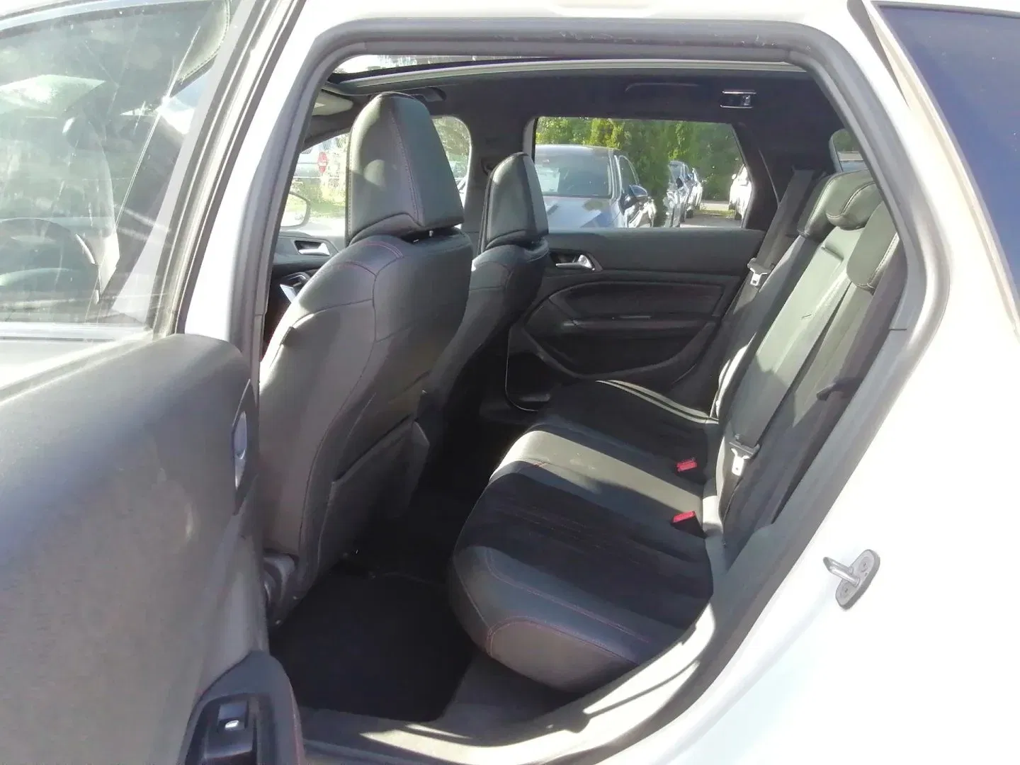 Peugeot 308 - Náhled 8
